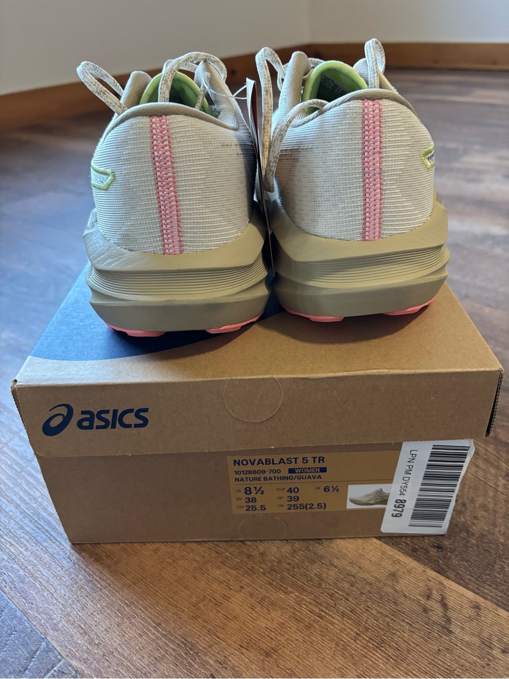 Asics NovaBlast 5 TR women’s 8.5 - Picture 4 of 7